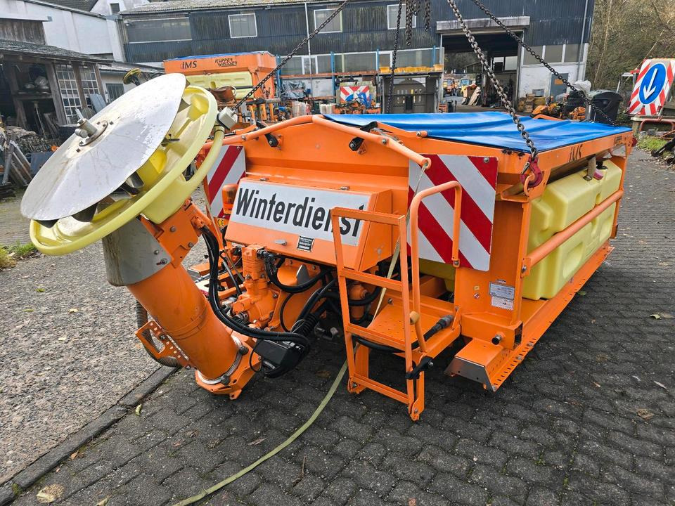 Küpper-Weisser IMSSN 2,7m3 F2527HFS IMSSF Salzstreuer Winterdienst Streuautomat Streusilo Solestreuer passend für UNIMOG 405/10 405/12 UGE UGN U300 400 500 530 430 318 423 - Sand/ Salt spreader: picture 1 Küpper-Weisser IMSSN 2,7m3 F2527HFS IMSSF Salzstreuer Winterdienst Streuautomat Streusilo Solestreuer passend für UNIMOG 405/10 405/12 UGE UGN U300 400 500 530 430 318 423 - Sand/ Salt spreader: picture 1