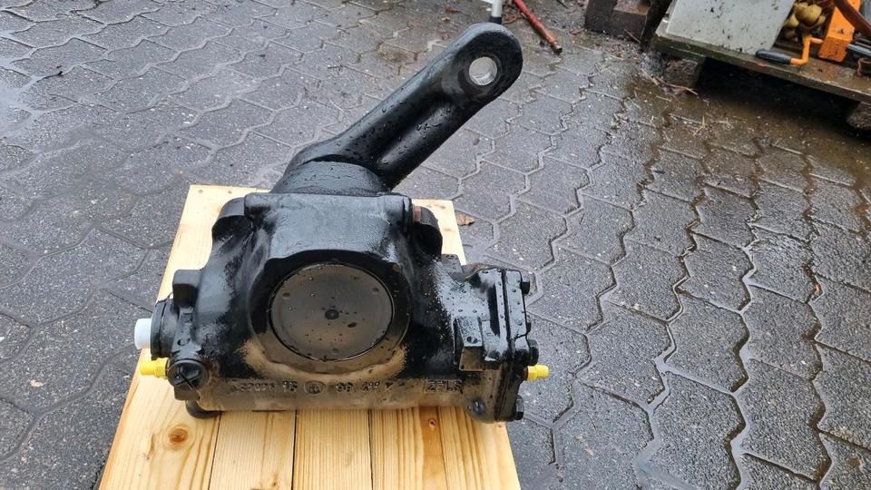 Lenkgetriebe Unimog 405 U423 Servolenkung 430 427 429 527 530 Mercedes Benz - Steering gear for Utility/ Special vehicle: picture 1 Lenkgetriebe Unimog 405 U423 Servolenkung 430 427 429 527 530 Mercedes Benz - Steering gear for Utility/ Special vehicle: picture 1