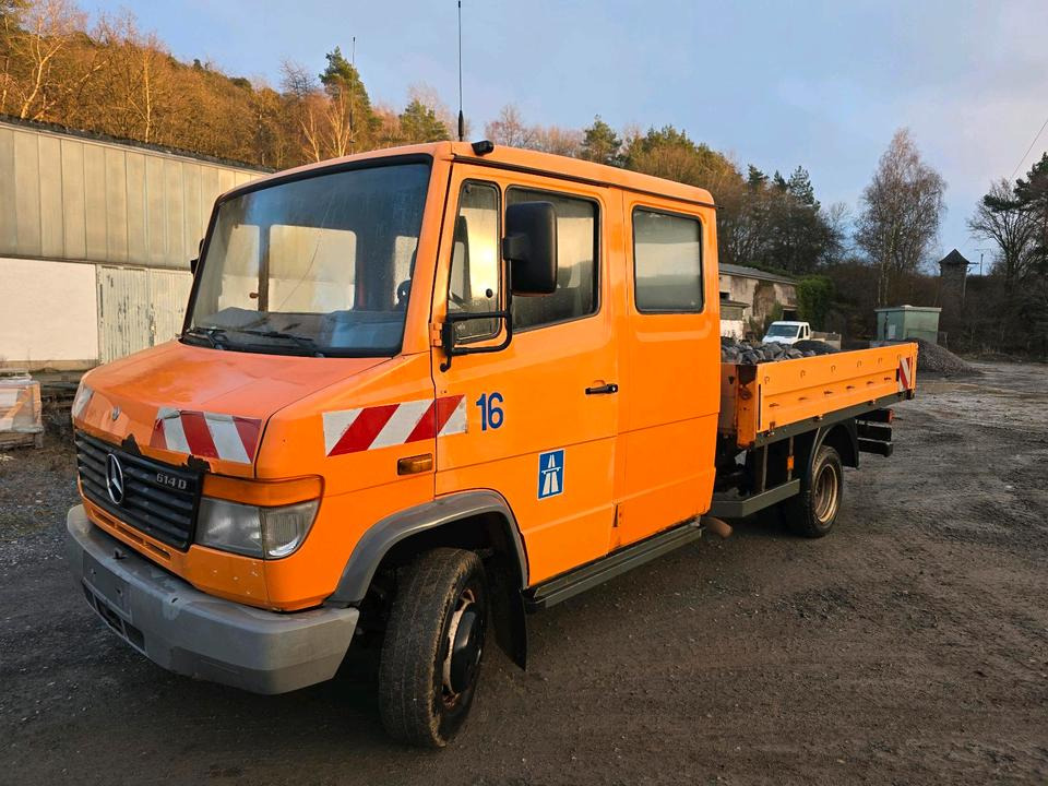 Mercedes-Benz Vario 614D Pritsche Doka 2002 LKW - Open body delivery van: picture 1 Mercedes-Benz Vario 614D Pritsche Doka 2002 LKW - Open body delivery van: picture 1
