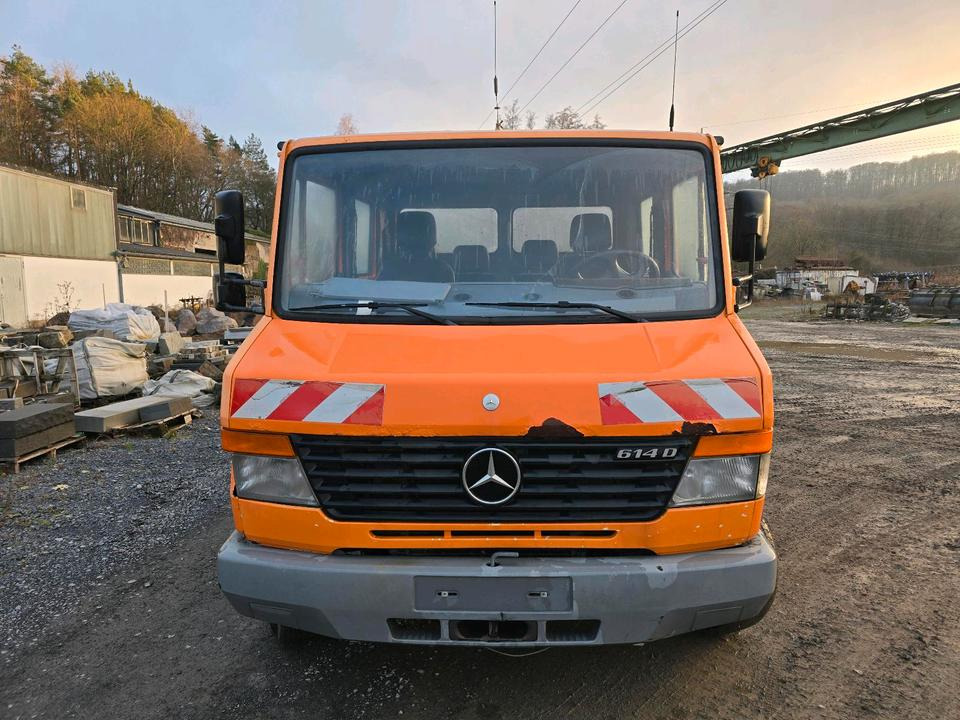 Mercedes-Benz Vario 614D Pritsche Doka 2002 LKW - Open body delivery van: picture 2 Mercedes-Benz Vario 614D Pritsche Doka 2002 LKW - Open body delivery van: picture 2