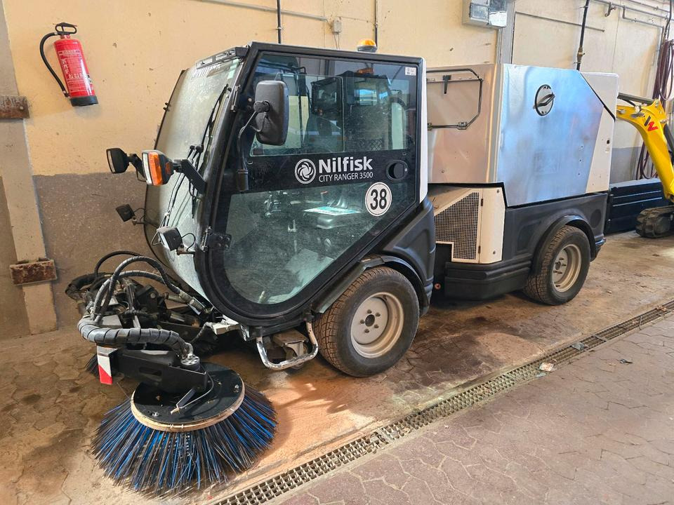 Nilfisk City Ranger 3500 Kehrmaschine Straßenkehrmaschine mit Schmidt Bediendisplay Hako Kehreinheit - Road sweeper: picture 1 Nilfisk City Ranger 3500 Kehrmaschine Straßenkehrmaschine mit Schmidt Bediendisplay Hako Kehreinheit - Road sweeper: picture 1