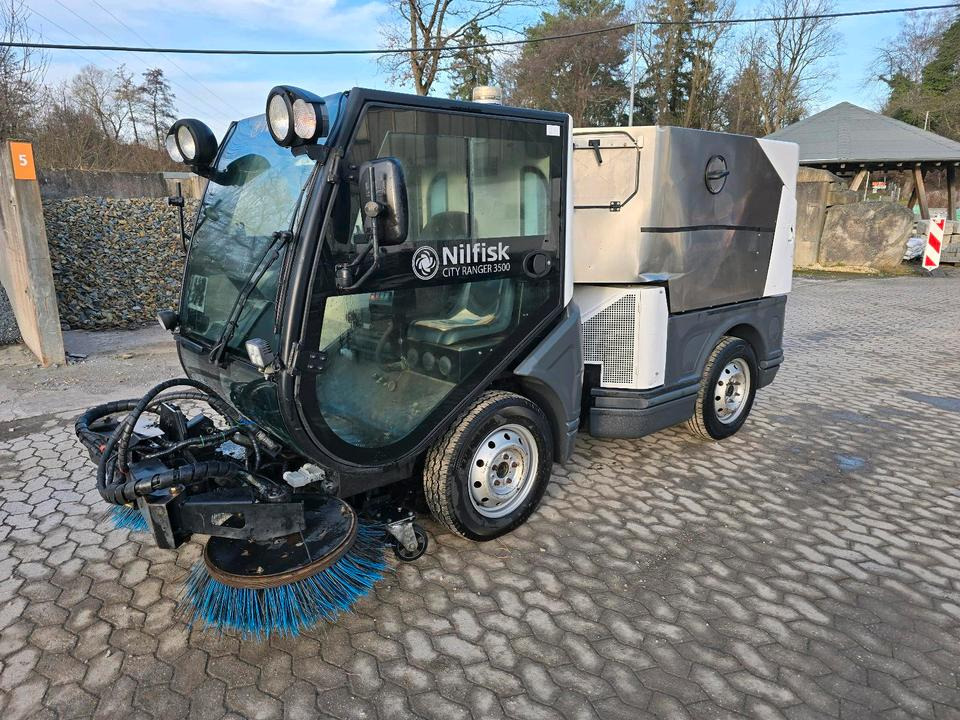 Nilfisk City Ranger 3500 Kehrmaschine Straßenkehrmaschine mit Schmidt Bediendisplay Hako Kehreinheit - Road sweeper: picture 1 Nilfisk City Ranger 3500 Kehrmaschine Straßenkehrmaschine mit Schmidt Bediendisplay Hako Kehreinheit - Road sweeper: picture 1