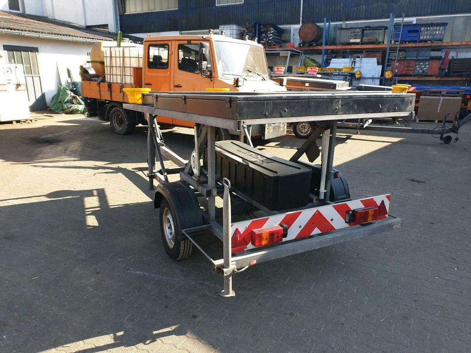 Nissen LED Vorwarntafel Verkehrssicherung Verkehrsleittafel unimo - Construction equipment, Trailer: picture 1 Nissen LED Vorwarntafel Verkehrssicherung Verkehrsleittafel unimo - Construction equipment, Trailer: picture 1