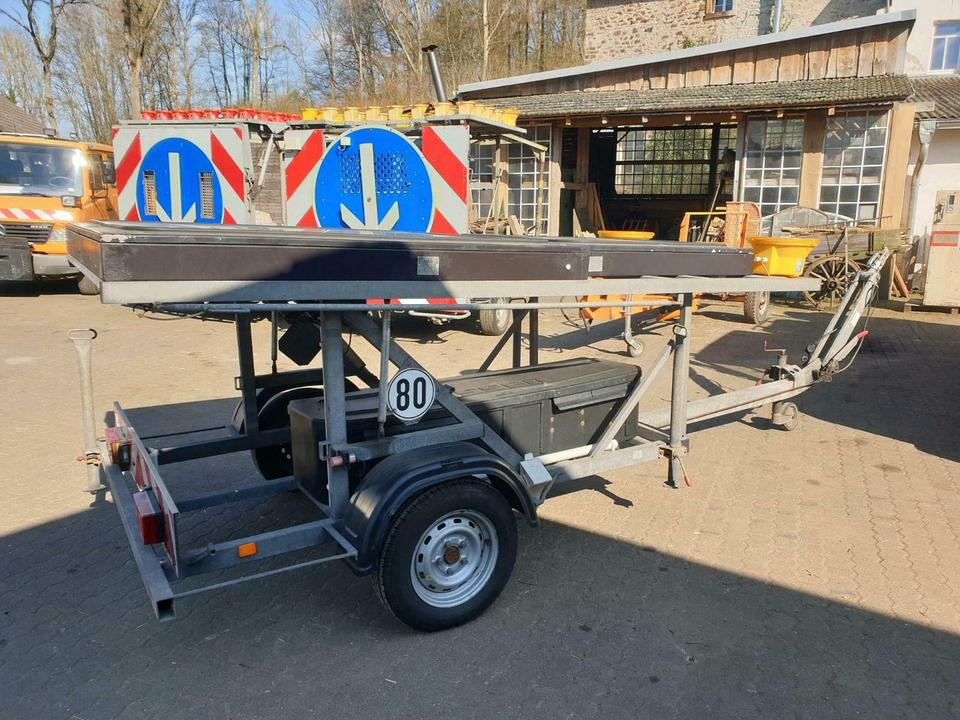 Nissen LED Vorwarntafel Verkehrssicherung Verkehrsleittafel unimo - Construction equipment, Trailer: picture 3 Nissen LED Vorwarntafel Verkehrssicherung Verkehrsleittafel unimo - Construction equipment, Trailer: picture 3
