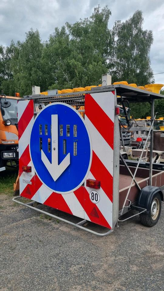 Nissen VZ616 Absperrtafel LED Funkwarnmeldeanlage Sperrwand Sperrtafel Verkehrsleittafel Verkehrsleitanhänger Verkehrssicherungsanhänger Leittafel Verkehrssicherung Vorwarner Vorwarntafel ABT - Construction equipment, Trailer: picture 1 Nissen VZ616 Absperrtafel LED Funkwarnmeldeanlage Sperrwand Sperrtafel Verkehrsleittafel Verkehrsleitanhänger Verkehrssicherungsanhänger Leittafel Verkehrssicherung Vorwarner Vorwarntafel ABT - Construction equipment, Trailer: picture 1