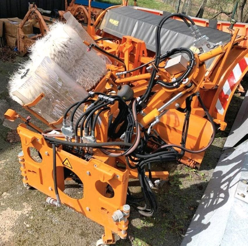 Schmidt RPS-H Leitpfostenwaschgerät für Unimog 405/10 405/12 U400 300 400 500 UGN UGE Mulag Mercedes-Benz 318 218 423 427 429 430 - Broom: picture 2 Schmidt RPS-H Leitpfostenwaschgerät für Unimog 405/10 405/12 U400 300 400 500 UGN UGE Mulag Mercedes-Benz 318 218 423 427 429 430 - Broom: picture 2