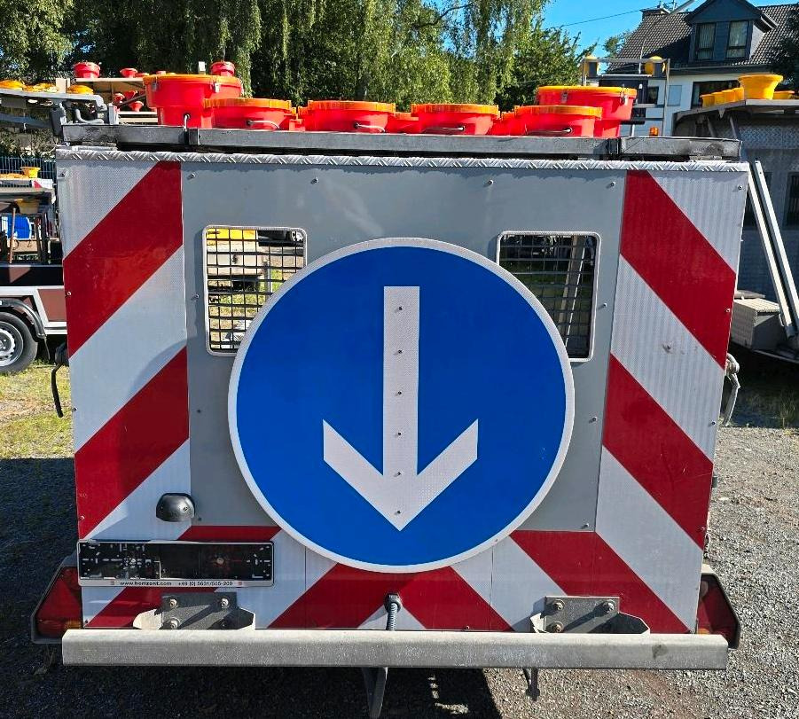 Horizont LED Absperrtafel VZ616 FAT Verkehrsleittafel Verkehrssicherungsanhänger Sperrwand Nissen Trebbiner - Trailer: picture 2 Horizont LED Absperrtafel VZ616 FAT Verkehrsleittafel Verkehrssicherungsanhänger Sperrwand Nissen Trebbiner - Trailer: picture 2