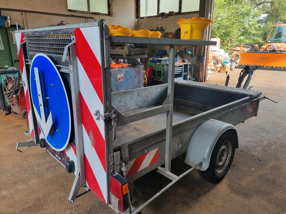 Mersch Absperrtafel Nissen VZ 616 B3 LED Ausführung Auffahrampe Verkehrsleittafel Verkehrsleitanhänger Verkehrssicherungsanhänger Horizont Trebbiner Verkehrssicherung Baustellenabsicherung Unimog Auto - Trailer: picture 2 Mersch Absperrtafel Nissen VZ 616 B3 LED Ausführung Auffahrampe Verkehrsleittafel Verkehrsleitanhänger Verkehrssicherungsanhänger Horizont Trebbiner Verkehrssicherung Baustellenabsicherung Unimog Auto - Trailer: picture 2