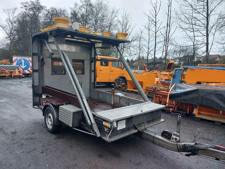 Mersch Absperrtafel Vorwarntafel Verkehrsleitanhänger vz616 nisse - Trailer: picture 3 Mersch Absperrtafel Vorwarntafel Verkehrsleitanhänger vz616 nisse - Trailer: picture 3