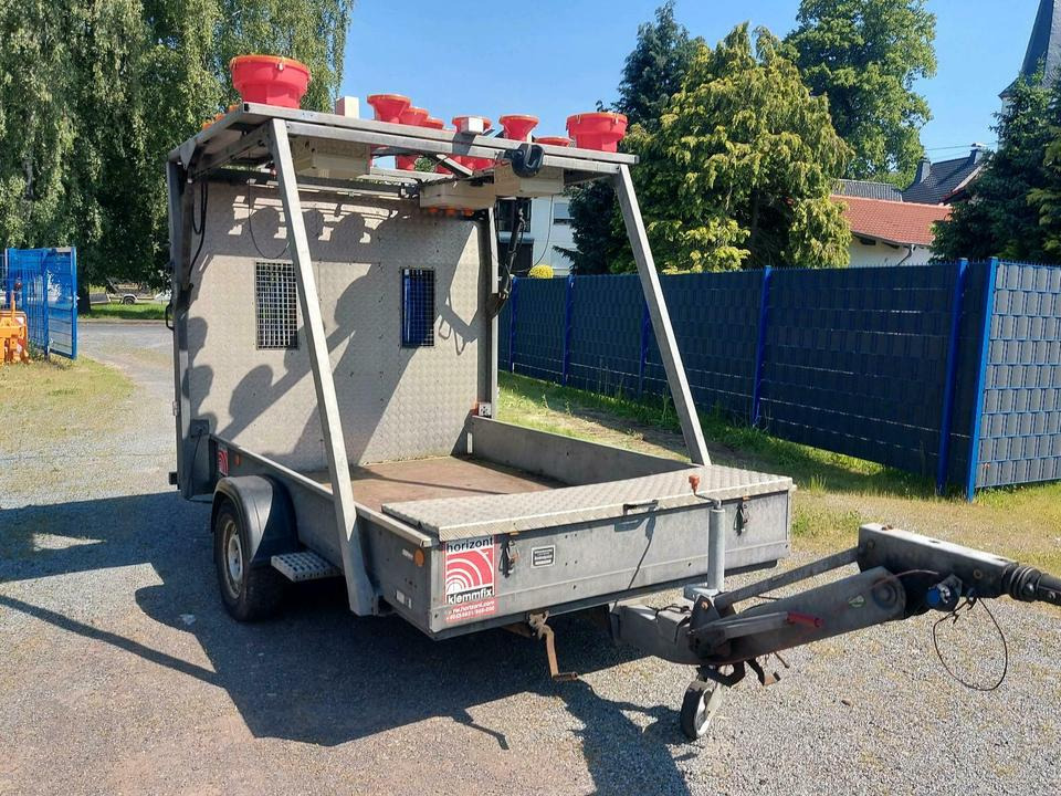 Trebbiner Absperrtafel AMD Verkehrsleittafel Vz616 - Trailer: picture 2 Trebbiner Absperrtafel AMD Verkehrsleittafel Vz616 - Trailer: picture 2