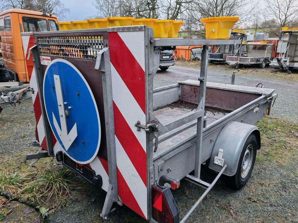Trebbiner Absperrtafel VZ 616 kleine Ausführung Vorwarntafel niss - Trailer: picture 4 Trebbiner Absperrtafel VZ 616 kleine Ausführung Vorwarntafel niss - Trailer: picture 4