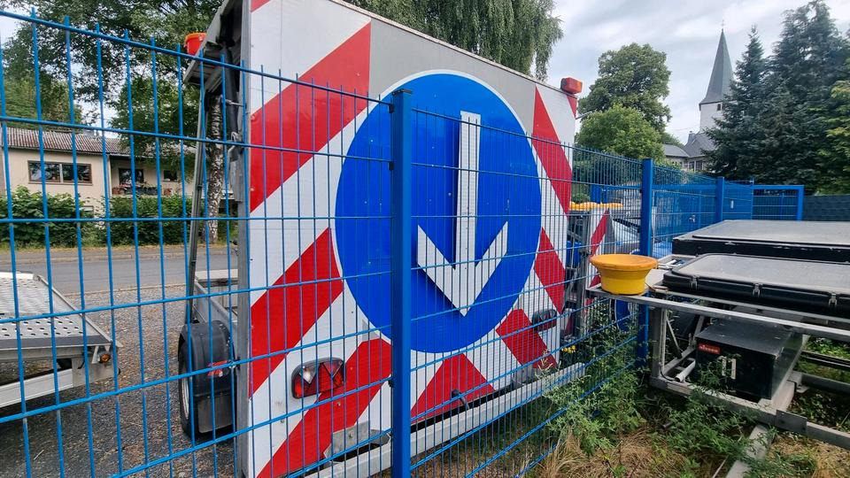 Trebbiner Absperrtafel VZ616 LED Funkwarnmeldeanlage Absperrtafel Sperrwand Verkehrsleittafel Verkehrsleitanhänger Verkehrssicherungsanhänger Leitanhänger Leittafel Verkehrssicherung Nissen Horizont - Trailer: picture 3 Trebbiner Absperrtafel VZ616 LED Funkwarnmeldeanlage Absperrtafel Sperrwand Verkehrsleittafel Verkehrsleitanhänger Verkehrssicherungsanhänger Leitanhänger Leittafel Verkehrssicherung Nissen Horizont - Trailer: picture 3