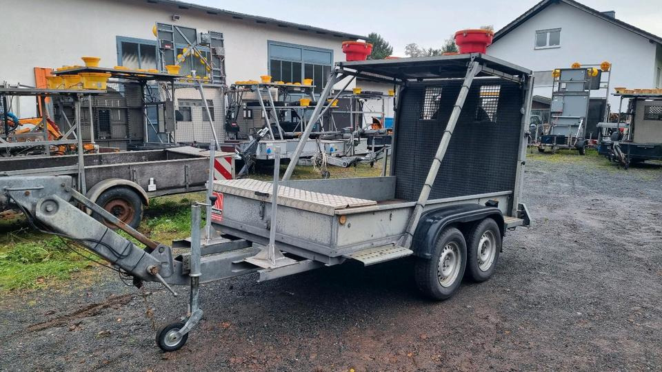 Trebbiner FAZ LRF FAT Absperrtafel Fahrbare Sperrwand Verkehrsleittafel Verkehrsleitanhänger Verkehrssicherungsanhänger - Trailer: picture 1 Trebbiner FAZ LRF FAT Absperrtafel Fahrbare Sperrwand Verkehrsleittafel Verkehrsleitanhänger Verkehrssicherungsanhänger - Trailer: picture 1