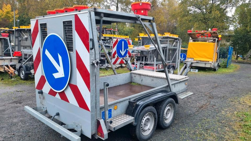 Trebbiner FAZ LRF FAT Absperrtafel Fahrbare Sperrwand Verkehrsleittafel Verkehrsleitanhänger Verkehrssicherungsanhänger - Trailer: picture 3 Trebbiner FAZ LRF FAT Absperrtafel Fahrbare Sperrwand Verkehrsleittafel Verkehrsleitanhänger Verkehrssicherungsanhänger - Trailer: picture 3