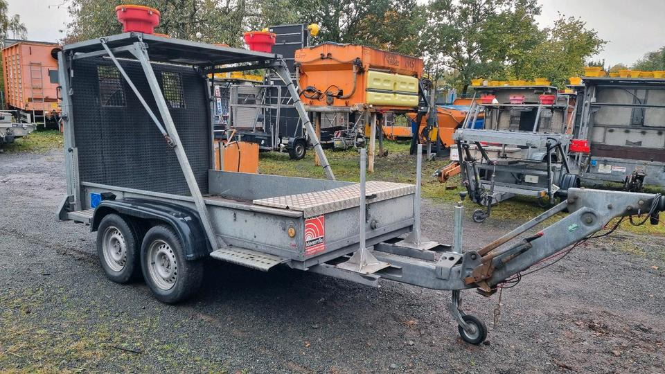 Trebbiner FAZ LRF FAT Absperrtafel Fahrbare Sperrwand Verkehrsleittafel Verkehrsleitanhänger Verkehrssicherungsanhänger - Trailer: picture 2 Trebbiner FAZ LRF FAT Absperrtafel Fahrbare Sperrwand Verkehrsleittafel Verkehrsleitanhänger Verkehrssicherungsanhänger - Trailer: picture 2