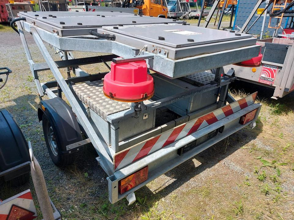 Trebbiner Horizont VWT E VLT Verkehrsleittafel Leittafel Sicherungsanhänger Verkehrsleitanhänger Verkehrssicherungsanhänger Absperrtafel Sperrwand Nissen Verkehrssicherung Vorwarner Vorwarntafel - Trailer: picture 4 Trebbiner Horizont VWT E VLT Verkehrsleittafel Leittafel Sicherungsanhänger Verkehrsleitanhänger Verkehrssicherungsanhänger Absperrtafel Sperrwand Nissen Verkehrssicherung Vorwarner Vorwarntafel - Trailer: picture 4