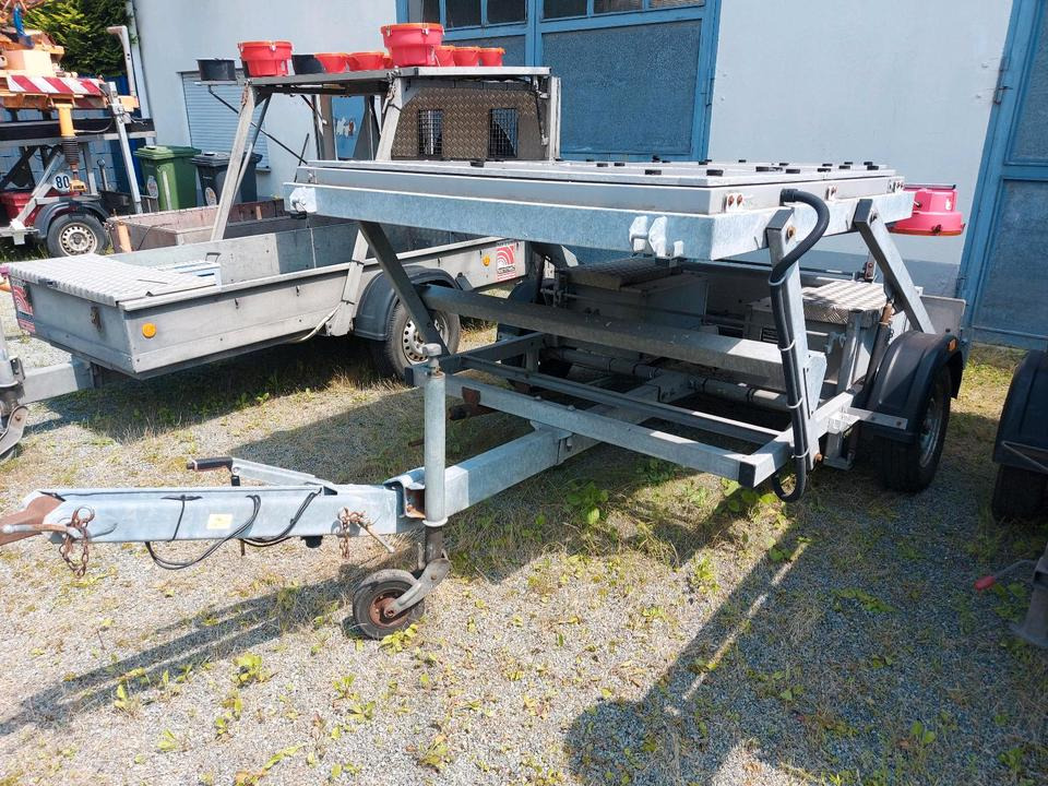 Trebbiner Horizont VWT E VLT Verkehrsleittafel Leittafel Sicherungsanhänger Verkehrsleitanhänger Verkehrssicherungsanhänger Absperrtafel Sperrwand Nissen Verkehrssicherung Vorwarner Vorwarntafel - Trailer: picture 1 Trebbiner Horizont VWT E VLT Verkehrsleittafel Leittafel Sicherungsanhänger Verkehrsleitanhänger Verkehrssicherungsanhänger Absperrtafel Sperrwand Nissen Verkehrssicherung Vorwarner Vorwarntafel - Trailer: picture 1