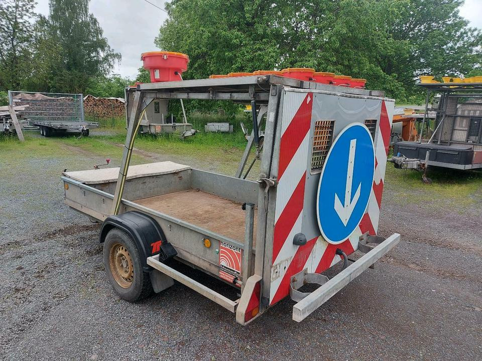 Trebbiner LED Absperrtafel Sperrwand Verkehrsleittafel Nissen - Trailer: picture 2 Trebbiner LED Absperrtafel Sperrwand Verkehrsleittafel Nissen - Trailer: picture 2