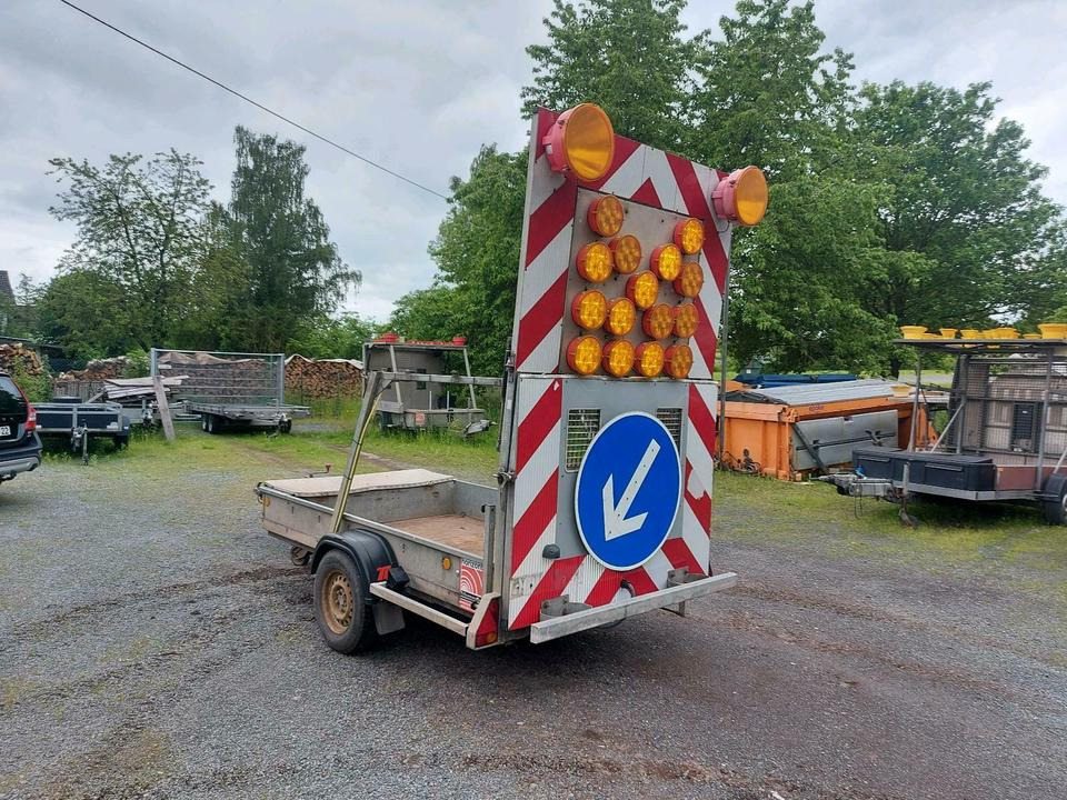 Trebbiner LED Absperrtafel Sperrwand Verkehrsleittafel Nissen - Trailer: picture 5 Trebbiner LED Absperrtafel Sperrwand Verkehrsleittafel Nissen - Trailer: picture 5