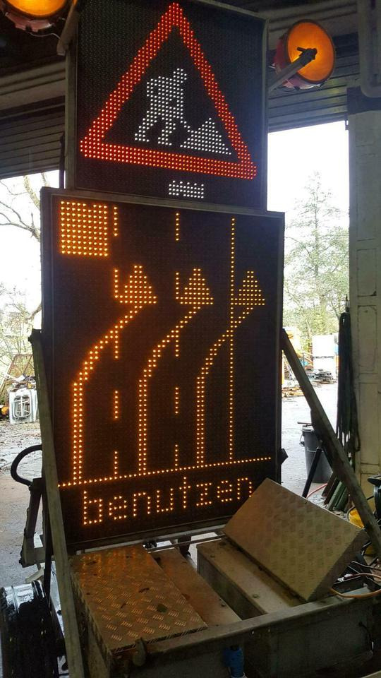 Trebbiner VWT-E Verkehrsleittafel Verkehrsleitanhänger Schild - Trailer: picture 5 Trebbiner VWT-E Verkehrsleittafel Verkehrsleitanhänger Schild - Trailer: picture 5