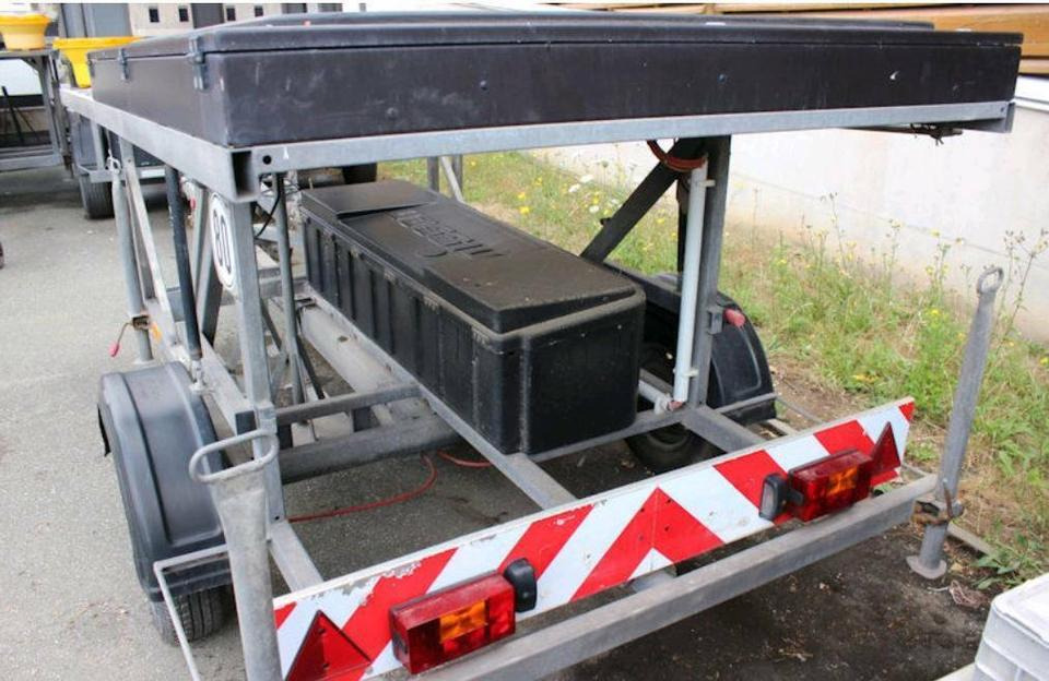 Verkehrsleitanhänger Mersch Nissen Trebbiner Horizont - Trailer: picture 3 Verkehrsleitanhänger Mersch Nissen Trebbiner Horizont - Trailer: picture 3