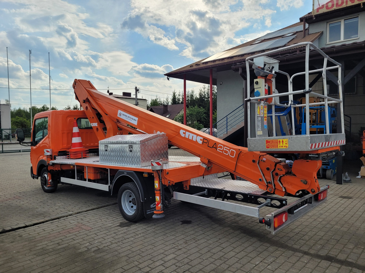 Renault Maxity podnośnik koszowy 25 m CMC PLA250 bucket truck boom lift - Truck mounted aerial platform: picture 5 Renault Maxity podnośnik koszowy 25 m CMC PLA250 bucket truck boom lift - Truck mounted aerial platform: picture 5