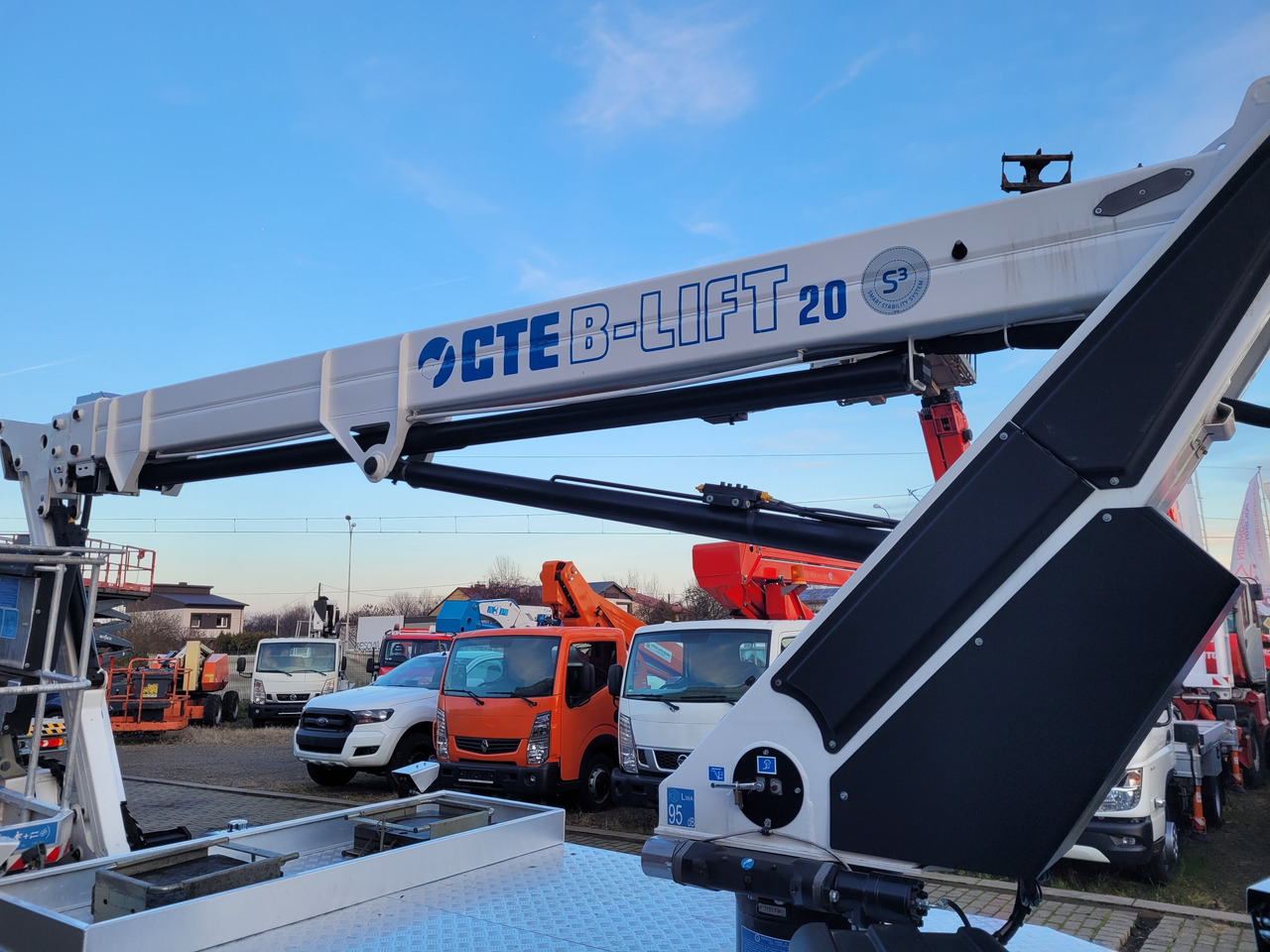 Truck mounted aerial platform Renault Maxity podnośnik koszowy zwyżka 20 m CTE B-lift 20 JHV: picture 6 Truck mounted aerial platform Renault Maxity podnośnik koszowy zwyżka 20 m CTE B-lift 20 JHV: picture 6