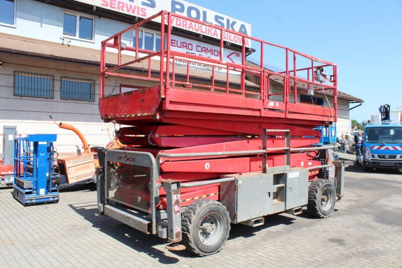 Podnośnik nożycowy 4x4 spalinowy 17 m Skyjack SJ9250 - Scissor lift: picture 1 Podnośnik nożycowy 4x4 spalinowy 17 m Skyjack SJ9250 - Scissor lift: picture 1