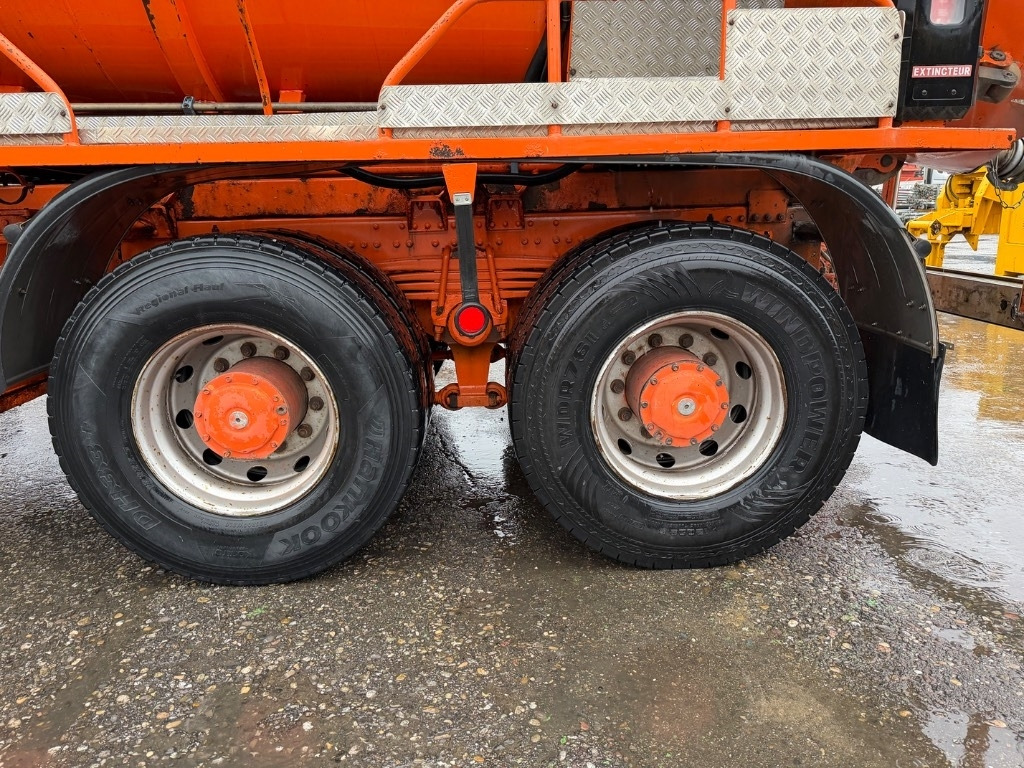 MAN 32.402 VF 8x4 - Vacuum truck: picture 2 MAN 32.402 VF 8x4 - Vacuum truck: picture 2