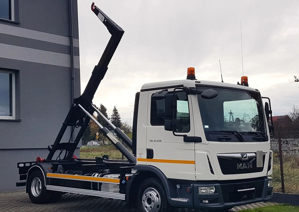 MAN TGL 12.220 HAKOWIEC 4x2 KLIMA HAKOWIEC DO KONTENERÓW - Hook lift truck: picture 1 MAN TGL 12.220 HAKOWIEC 4x2 KLIMA HAKOWIEC DO KONTENERÓW - Hook lift truck: picture 1
