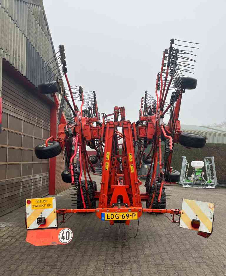 Kuhn GA 15021 4 elements hark, rotorhark, zwiller, rugger, weidebouwmachines - Tedder/ Rake: picture 4 Kuhn GA 15021 4 elements hark, rotorhark, zwiller, rugger, weidebouwmachines - Tedder/ Rake: picture 4