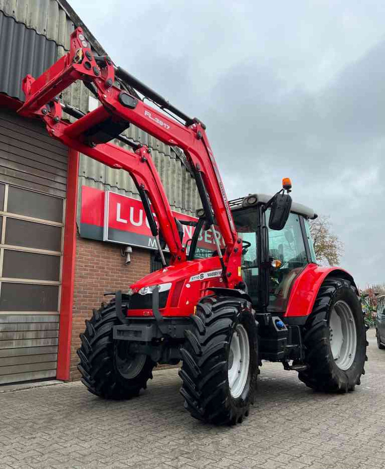 Massey Ferguson 5710S Dyna-4 Essential *Verkocht/sold* - Farm tractor: picture 2 Massey Ferguson 5710S Dyna-4 Essential *Verkocht/sold* - Farm tractor: picture 2