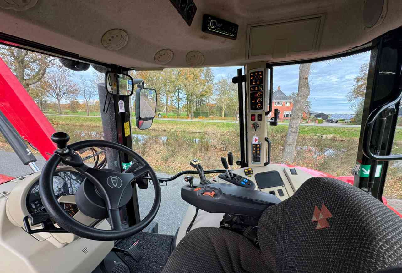 Farm tractor Massey Ferguson 7715S Dyna-6 Efficient Tractoren: picture 6