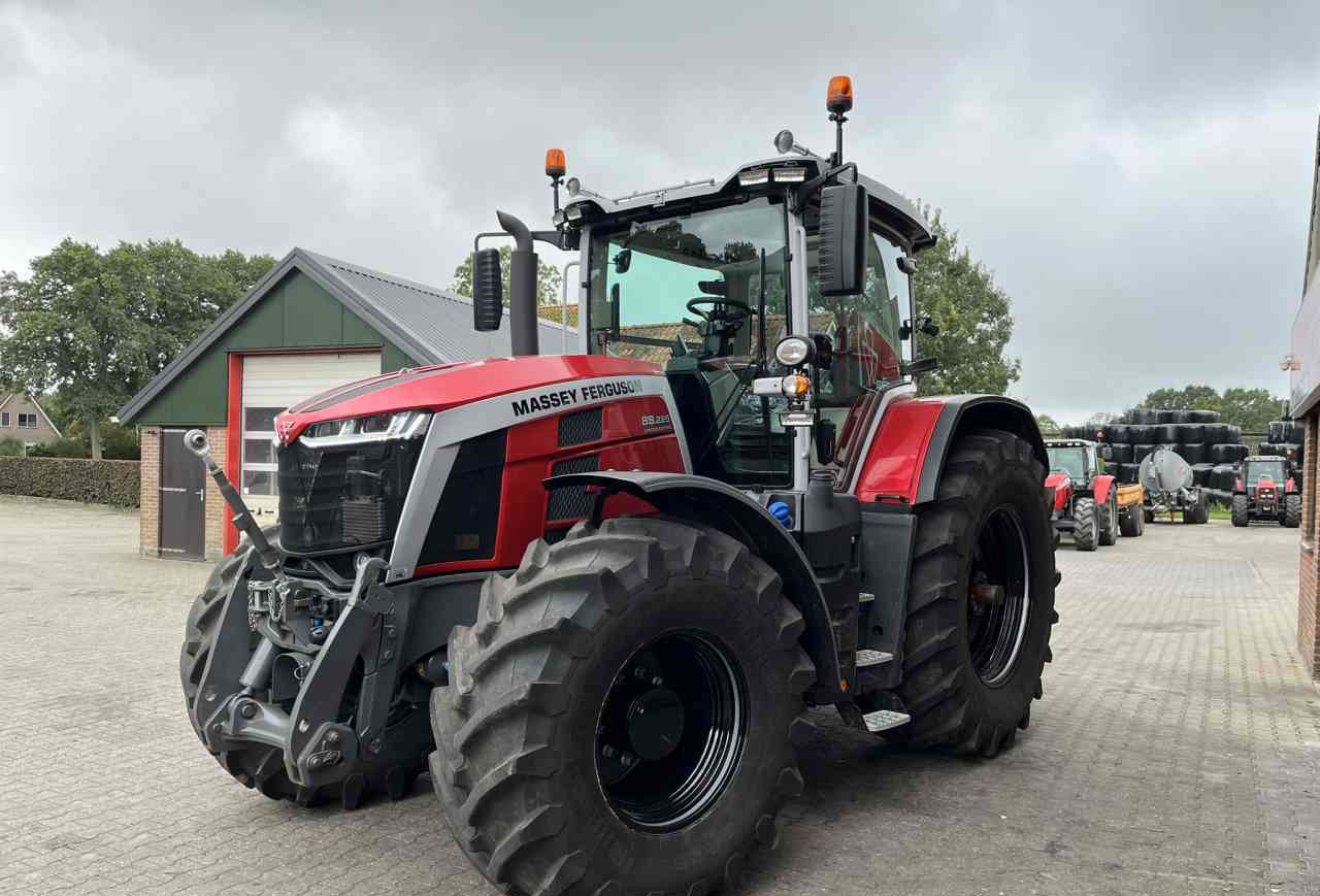 Massey Ferguson 8S.225 Dyna-VT Exclusive Tractoren - Farm tractor: picture 2 Massey Ferguson 8S.225 Dyna-VT Exclusive Tractoren - Farm tractor: picture 2