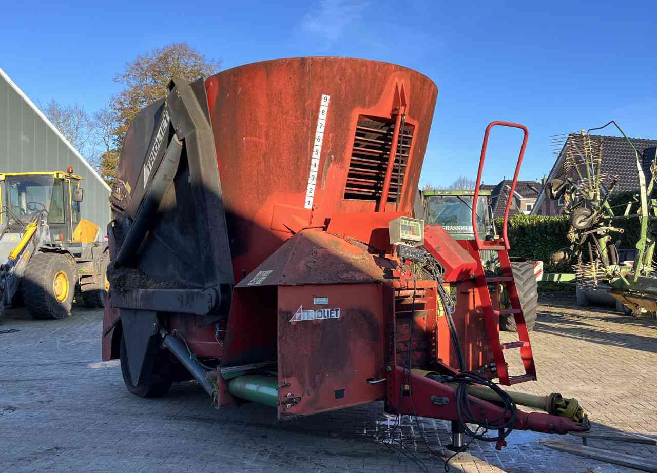 Trioliet Triomix 1200 zelfladende voermengwagen voermachines - Forage mixer wagon: picture 1 Trioliet Triomix 1200 zelfladende voermengwagen voermachines - Forage mixer wagon: picture 1