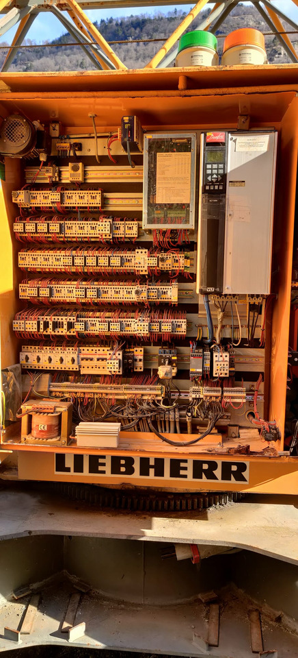 LIEBHERR 32TT - Self-erecting tower crane: picture 3 LIEBHERR 32TT - Self-erecting tower crane: picture 3