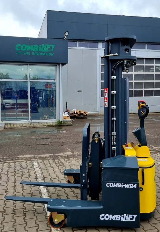 Aisle-Master WR4 - BRAND NEW on stock ! - 4-way reach truck: picture 3 Aisle-Master WR4 - BRAND NEW on stock ! - 4-way reach truck: picture 3