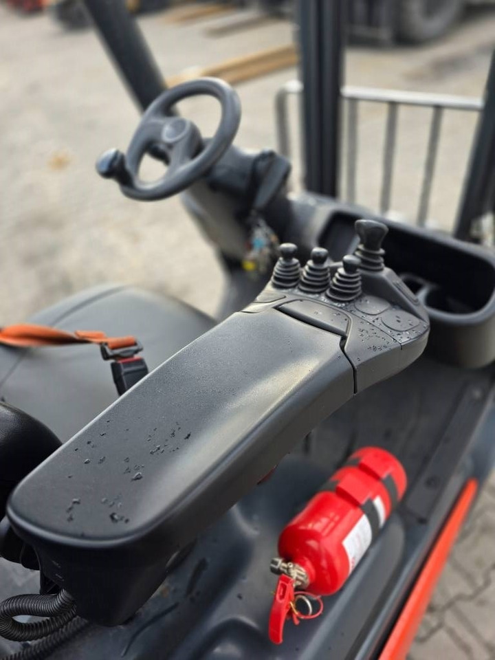 LPG forklift Linde H 16 T - 01: picture 6