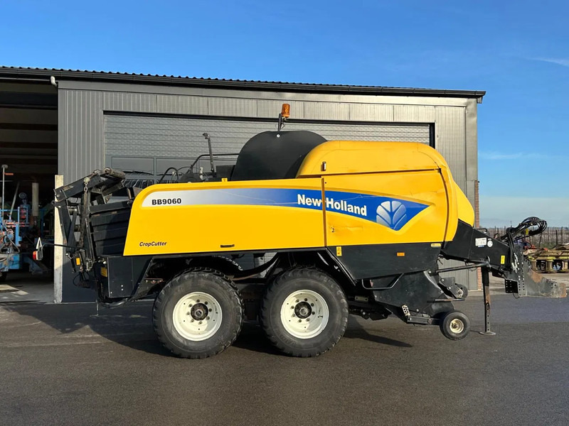New Holland BB9060 CropCutter - Agricultural machinery: picture 2 New Holland BB9060 CropCutter - Agricultural machinery: picture 2
