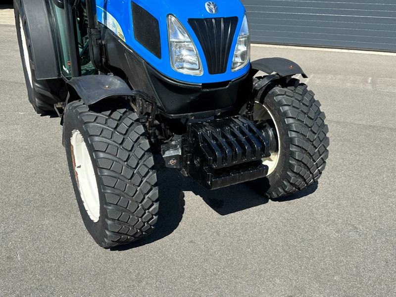 New Holland T4050N Supersteer - Farm tractor: picture 5 New Holland T4050N Supersteer - Farm tractor: picture 5