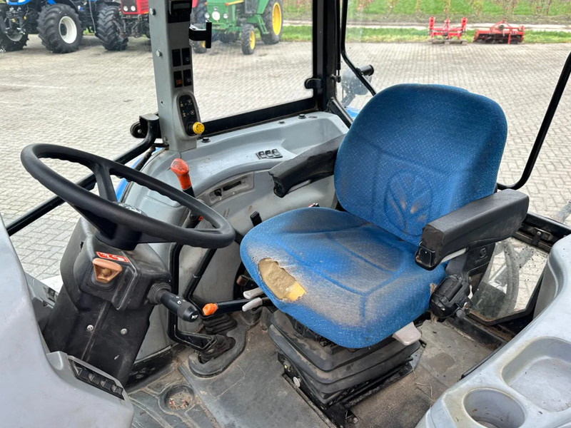 New Holland T5050 Hi-Lo Powershuttle - Farm tractor: picture 5 New Holland T5050 Hi-Lo Powershuttle - Farm tractor: picture 5
