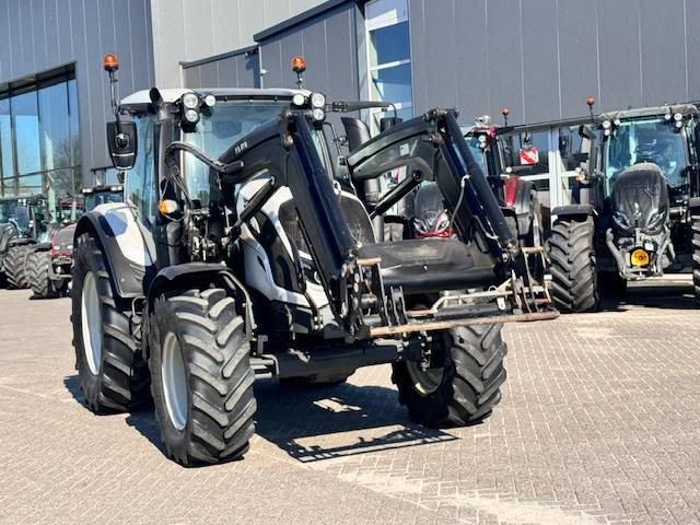 Farm tractor Valtra N104 Hitech5 met voorlader 4700 uur!: picture 6