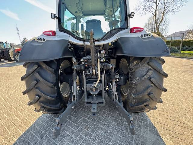Farm tractor Valtra N104 Hitech5 met voorlader 4700 uur!: picture 16