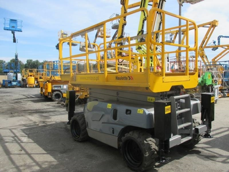 Haulotte Compact 12 DX - Scissor lift: picture 5 Haulotte Compact 12 DX - Scissor lift: picture 5