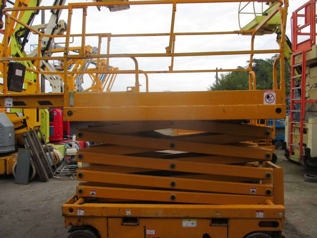 Haulotte Compact 12  - Scissor lift: picture 5 Haulotte Compact 12  - Scissor lift: picture 5