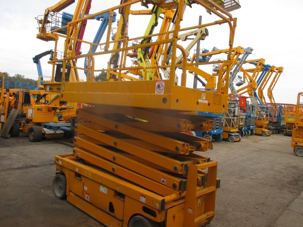 Haulotte Compact 12  - Scissor lift: picture 4 Haulotte Compact 12  - Scissor lift: picture 4