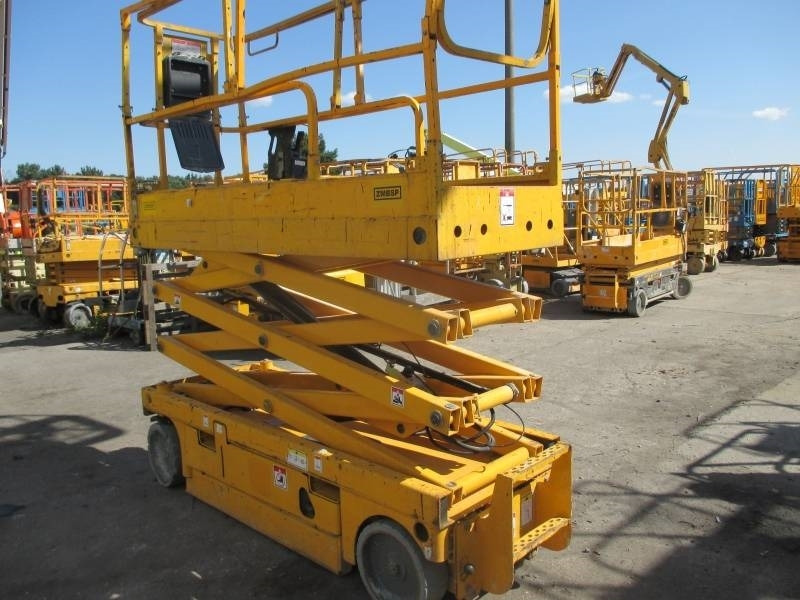 Haulotte Compact 8 - Scissor lift: picture 3 Haulotte Compact 8 - Scissor lift: picture 3