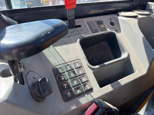 Mini excavator Bobcat E26 Cabine à 20500 € HT: picture 10