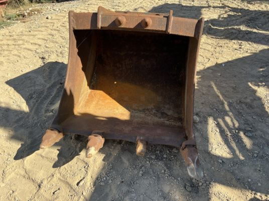 Godet terrassement mecalac - Excavator bucket: picture 2 Godet terrassement mecalac - Excavator bucket: picture 2