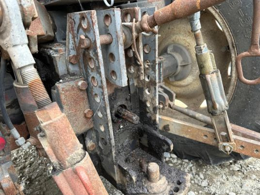 Renault TRACTEUR 75-32 à 9900 € HT - Farm tractor: picture 3 Renault TRACTEUR 75-32 à 9900 € HT - Farm tractor: picture 3